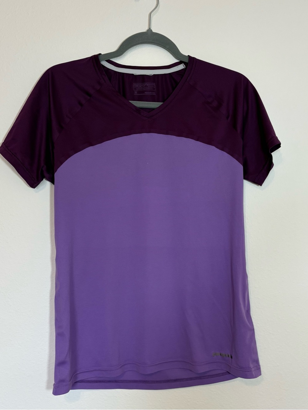 Patagonia Purple Two-Tone V-Neck Short Sleeve Tee